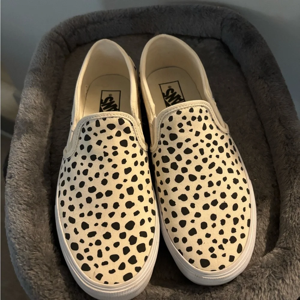 Vans Cream and Black Slip-On Shoes - Picture 1 of 3